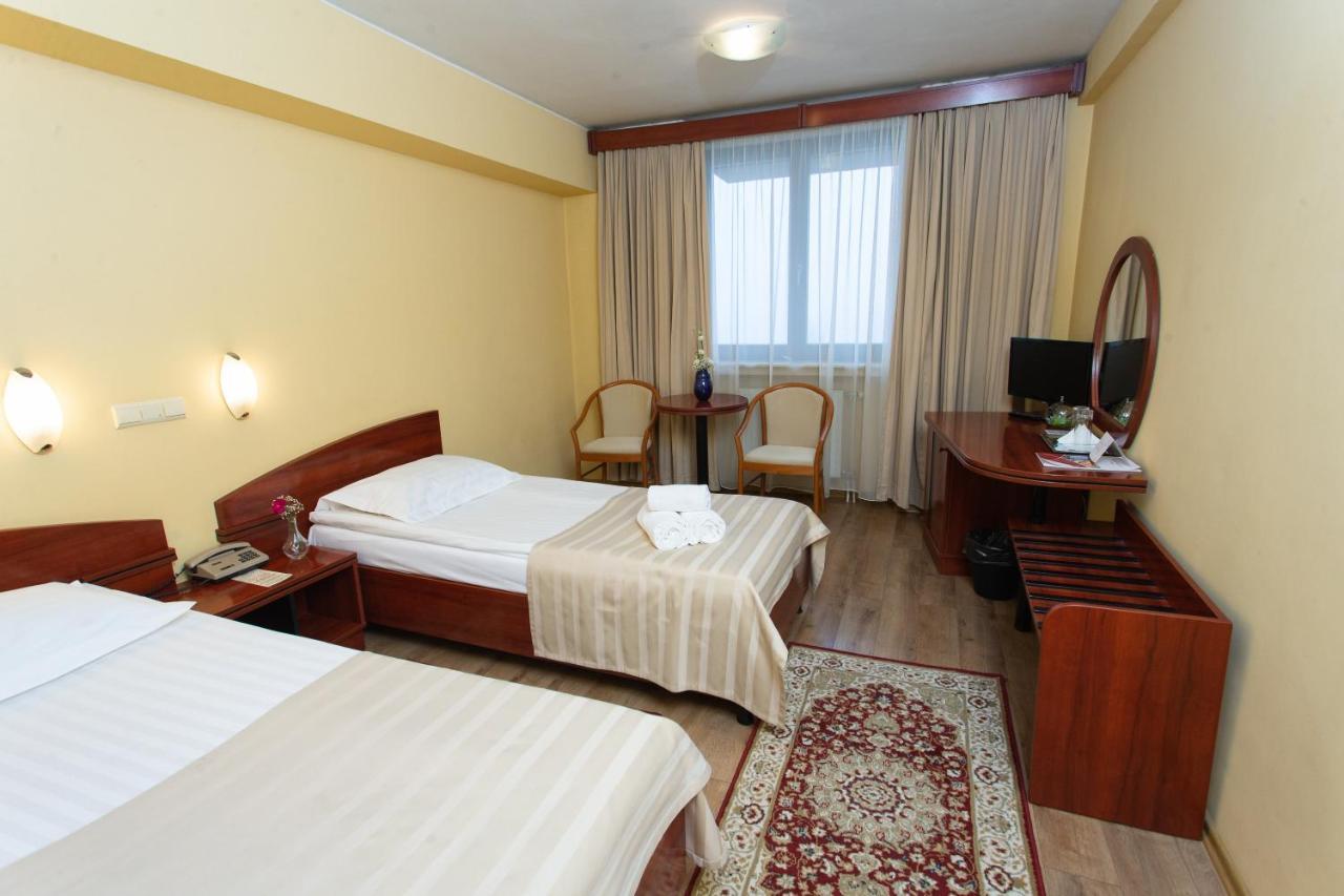 מיירקורה-צ'וק Hotel Fenyo מראה חיצוני תמונה