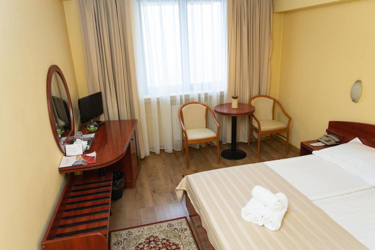 מיירקורה-צ'וק Hotel Fenyo מראה חיצוני תמונה