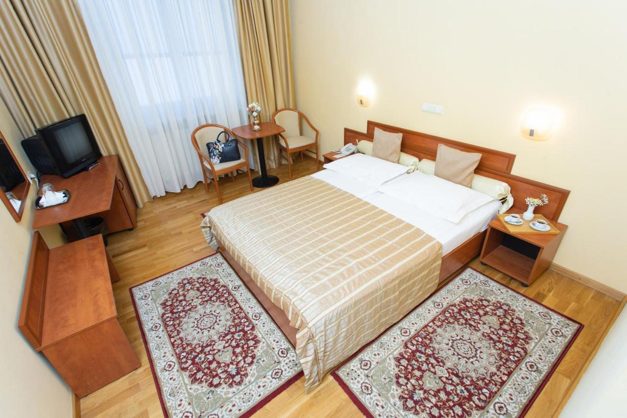 מיירקורה-צ'וק Hotel Fenyo מראה חיצוני תמונה