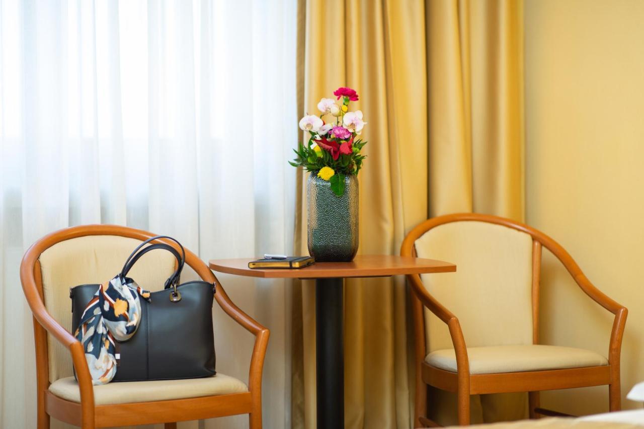 מיירקורה-צ'וק Hotel Fenyo מראה חיצוני תמונה