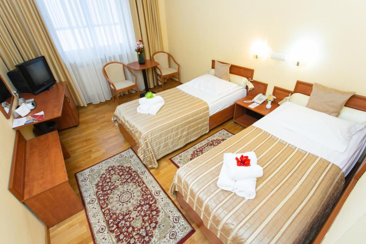מיירקורה-צ'וק Hotel Fenyo מראה חיצוני תמונה