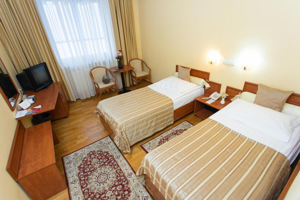 מיירקורה-צ'וק Hotel Fenyo מראה חיצוני תמונה