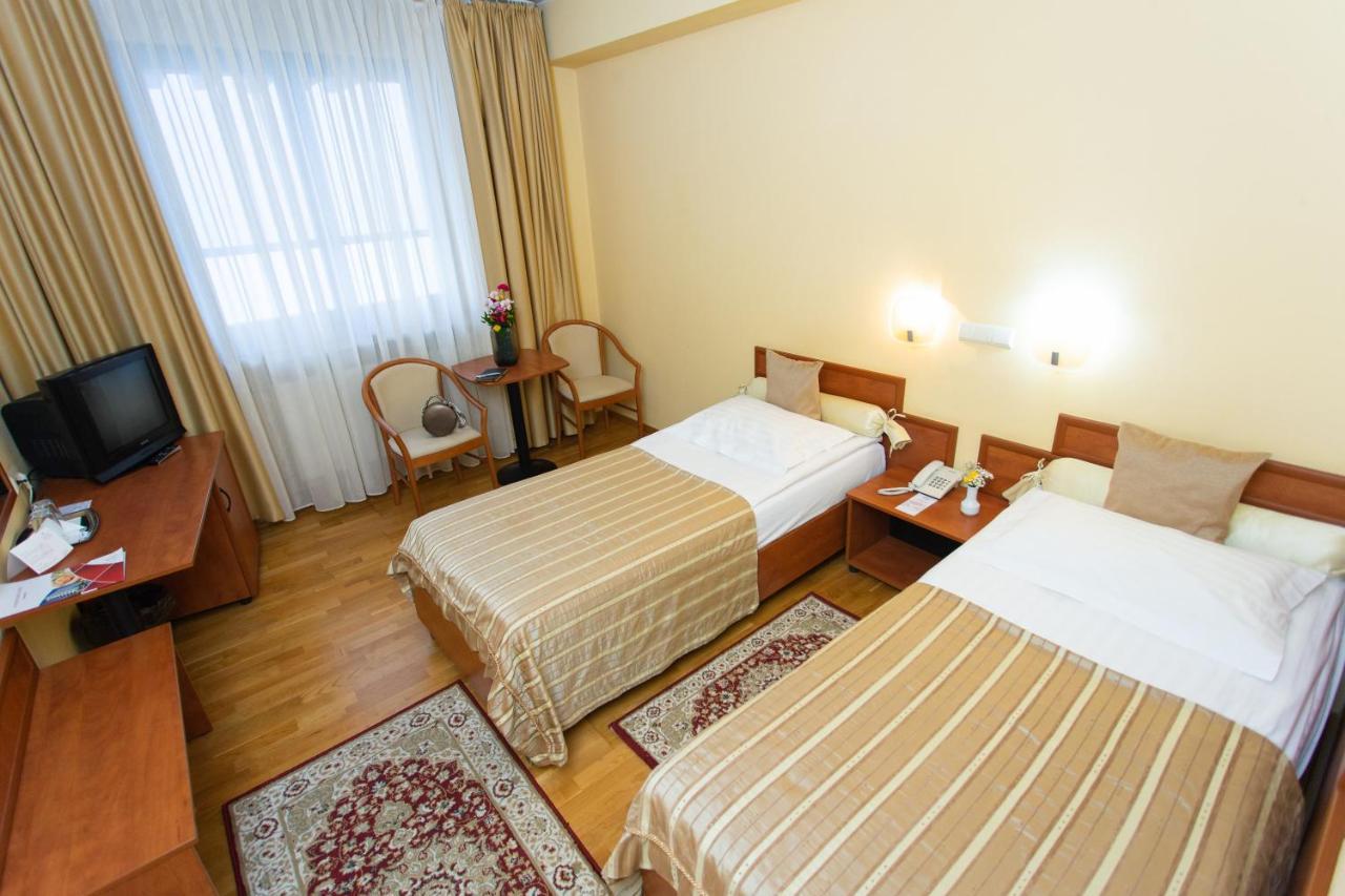 מיירקורה-צ'וק Hotel Fenyo מראה חיצוני תמונה