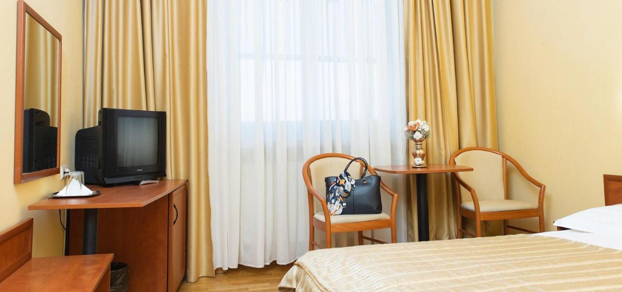 מיירקורה-צ'וק Hotel Fenyo מראה חיצוני תמונה