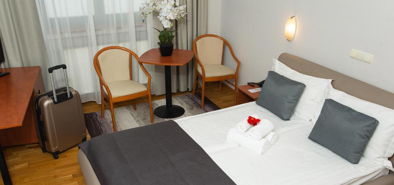 מיירקורה-צ'וק Hotel Fenyo מראה חיצוני תמונה