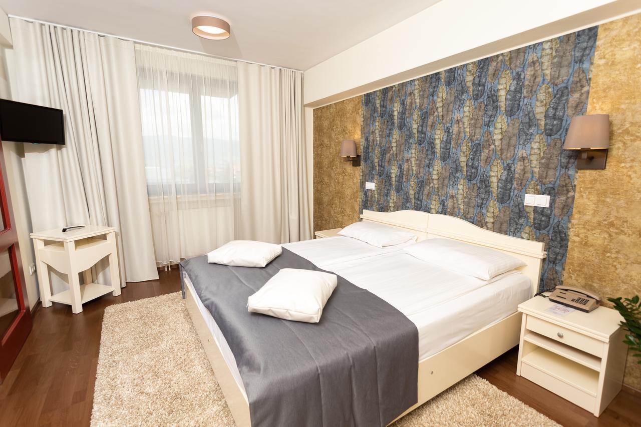 מיירקורה-צ'וק Hotel Fenyo מראה חיצוני תמונה