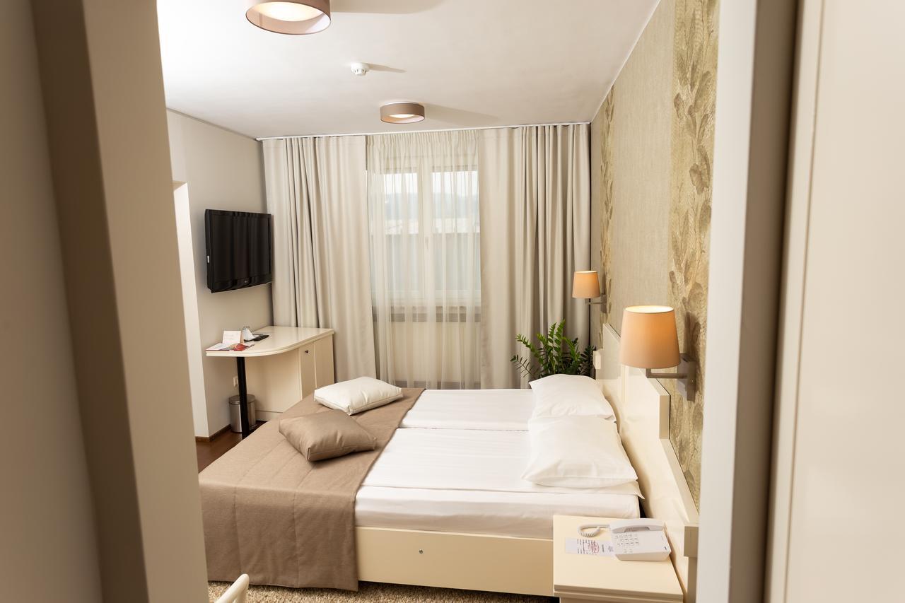 מיירקורה-צ'וק Hotel Fenyo מראה חיצוני תמונה
