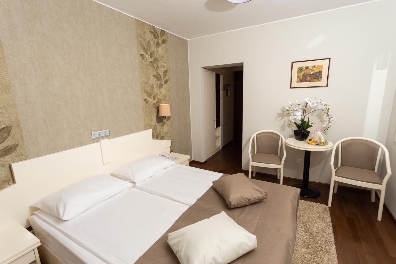 מיירקורה-צ'וק Hotel Fenyo מראה חיצוני תמונה