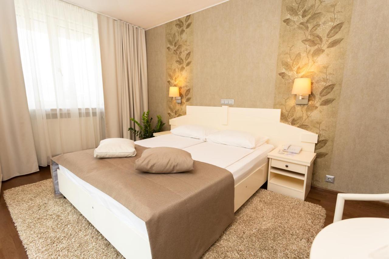 מיירקורה-צ'וק Hotel Fenyo מראה חיצוני תמונה