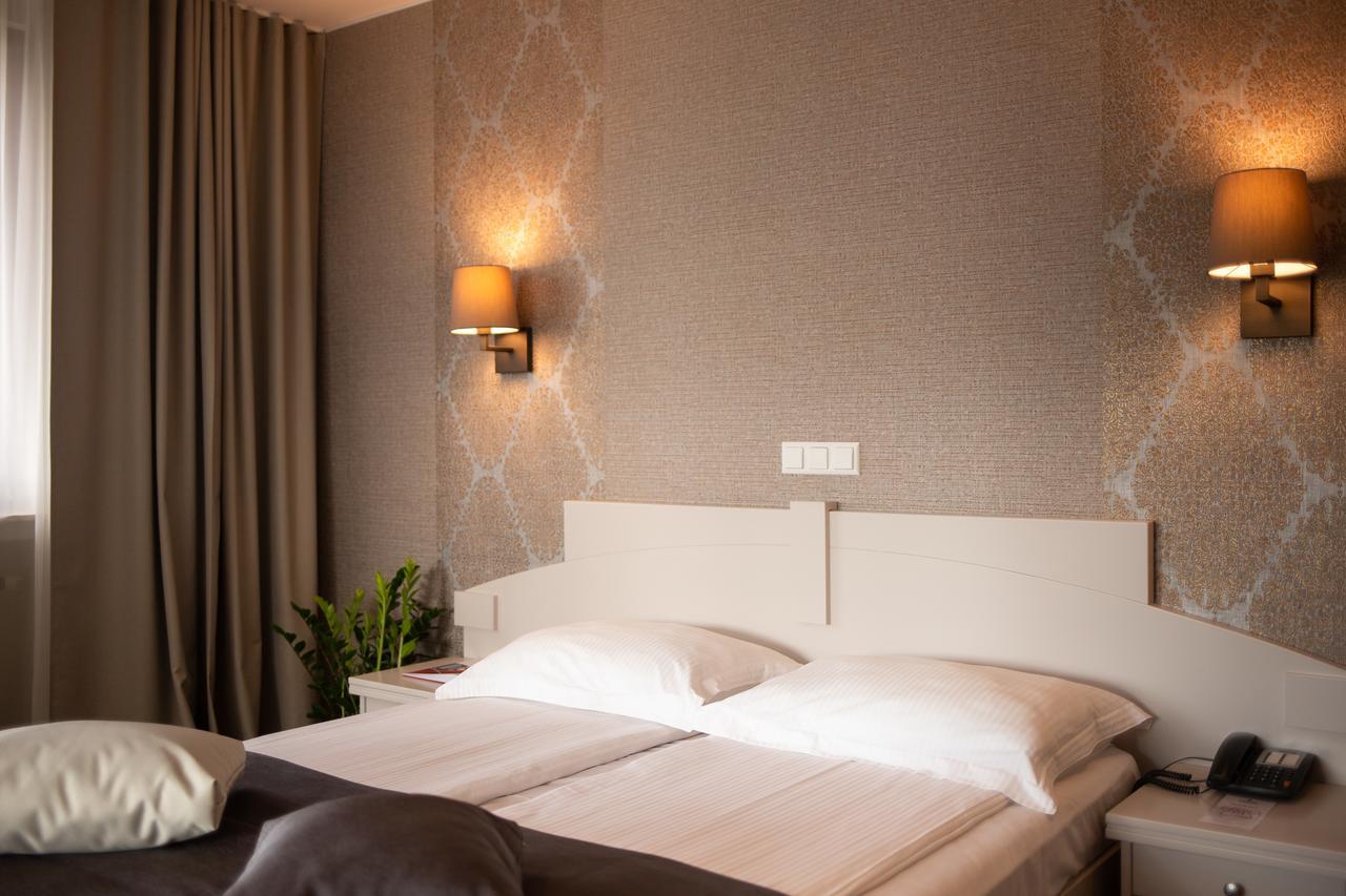מיירקורה-צ'וק Hotel Fenyo מראה חיצוני תמונה