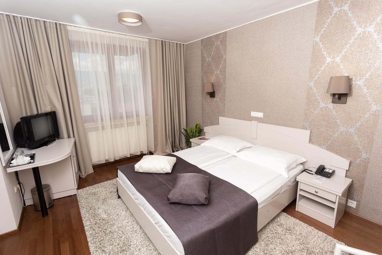 מיירקורה-צ'וק Hotel Fenyo מראה חיצוני תמונה